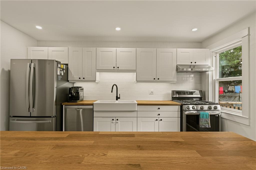 72 Garside Avenue N Property Photo 18