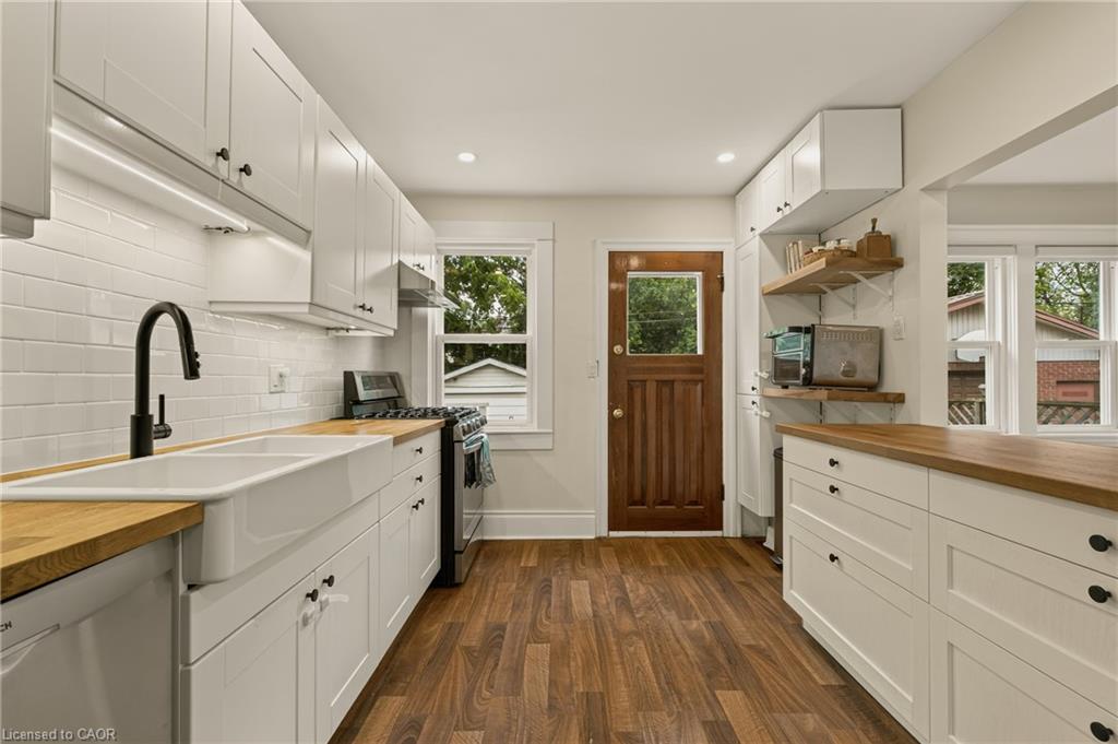 72 Garside Avenue N Property Photo 22