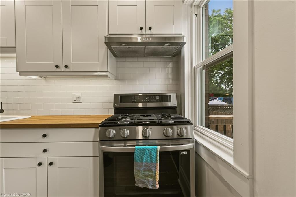 72 Garside Avenue N Property Photo 24