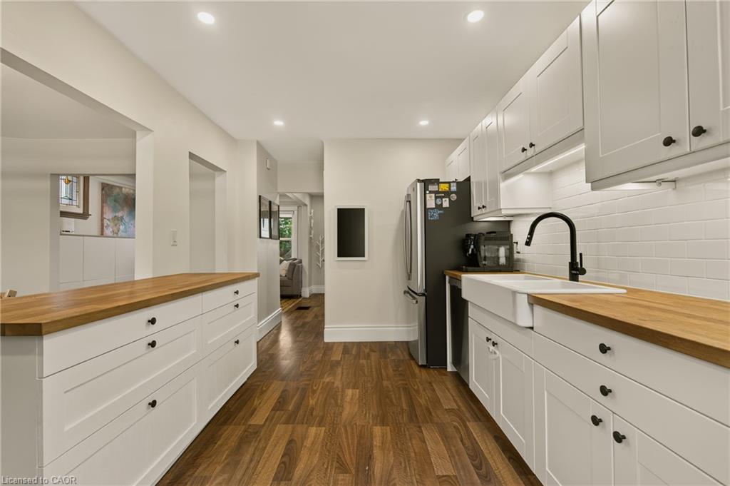 72 Garside Avenue N Property Photo 25
