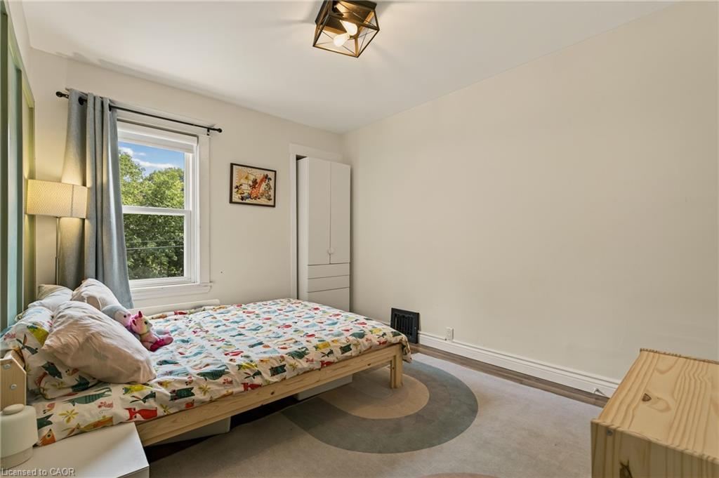 72 Garside Avenue N Property Photo 31