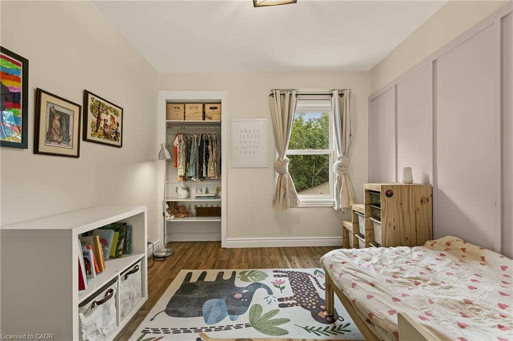 72 Garside Avenue N Property Photo 33