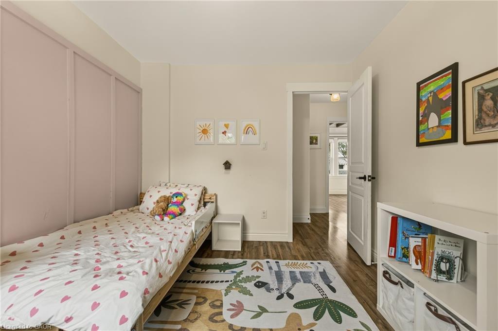 72 Garside Avenue N Property Photo 34