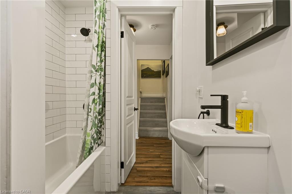 72 Garside Avenue N Property Photo 40