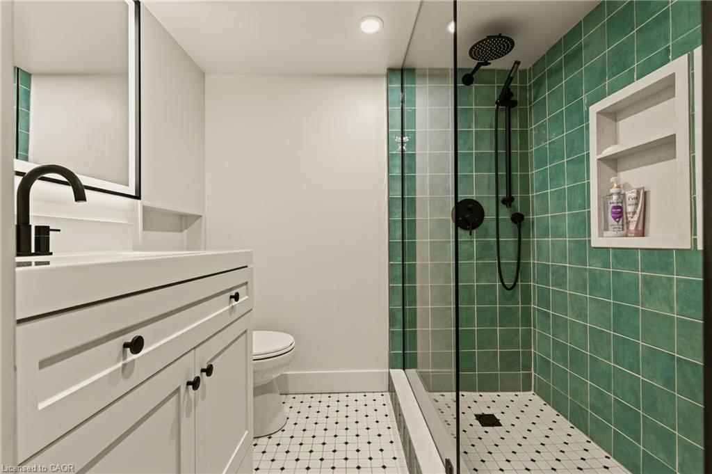 72 Garside Avenue N Property Photo 45