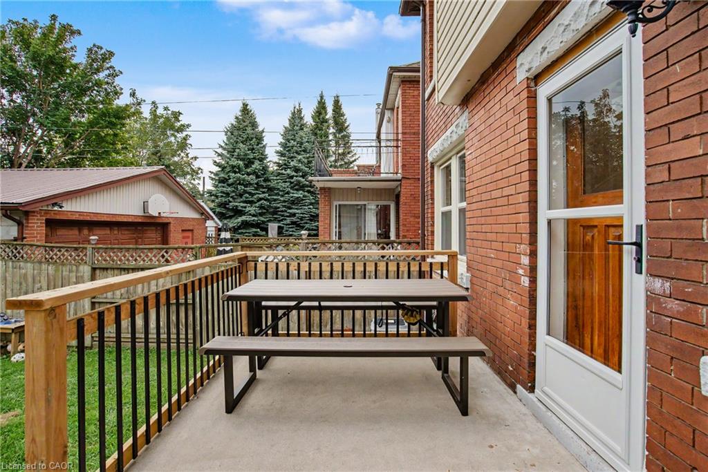 72 Garside Avenue N Property Photo 47