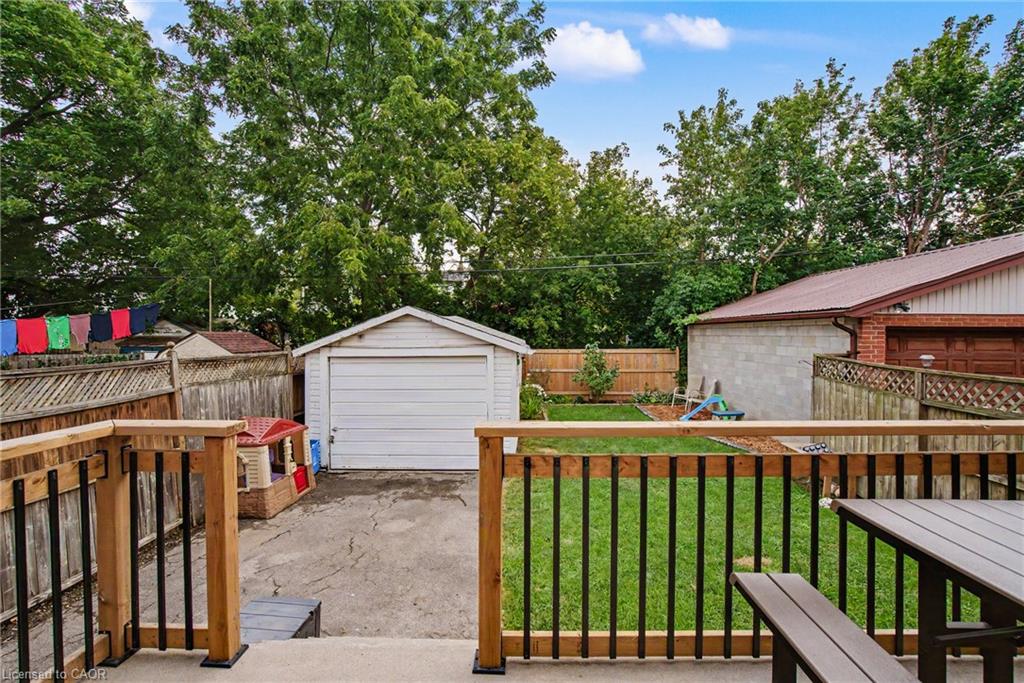 72 Garside Avenue N Property Photo 48