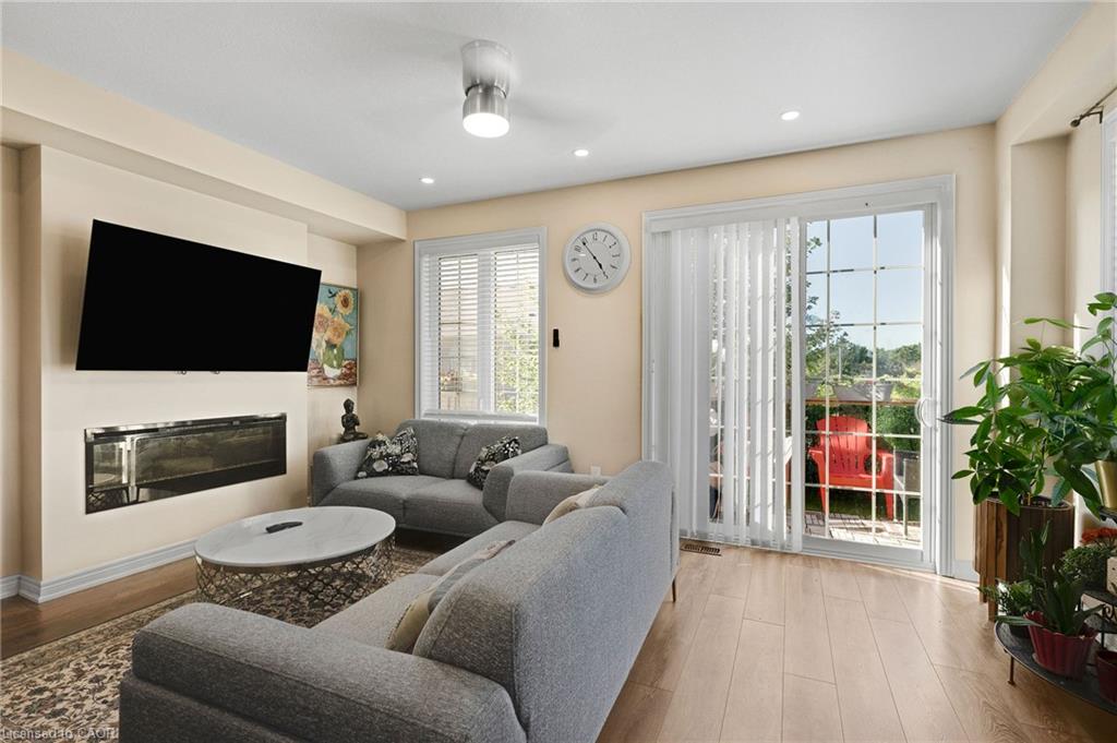 411 Hardwick Common Property Photo 11