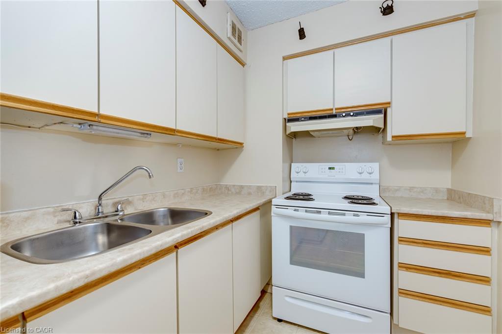 906-212 Kerr Street Property Photo 31