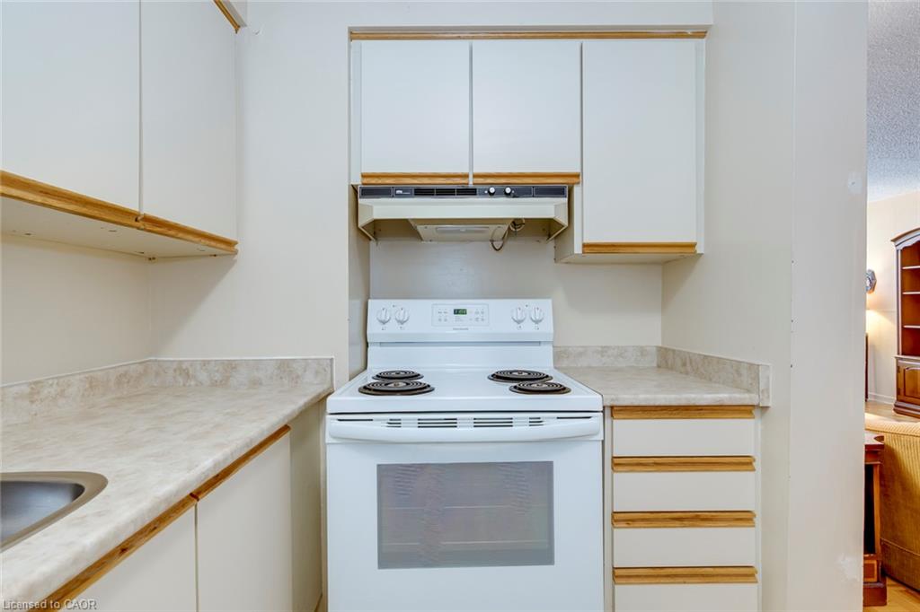 906-212 Kerr Street Property Photo 32