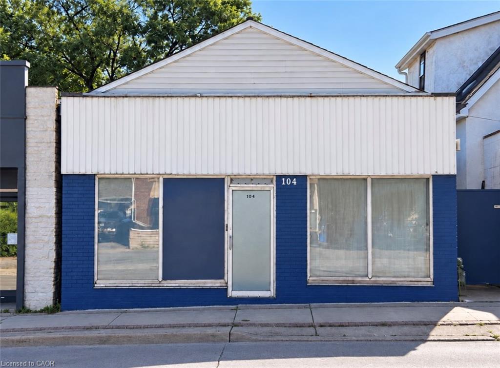 104 Parkdale Avenue N Property Photo 2