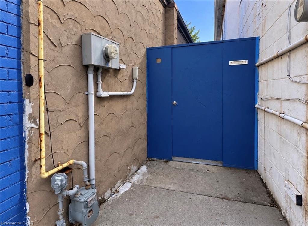 104 Parkdale Avenue N Property Photo 3