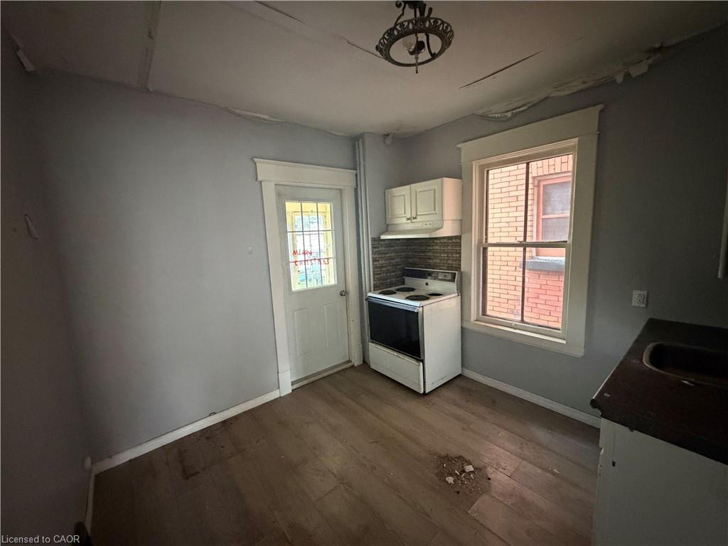 246 St James Street Property Photo 4