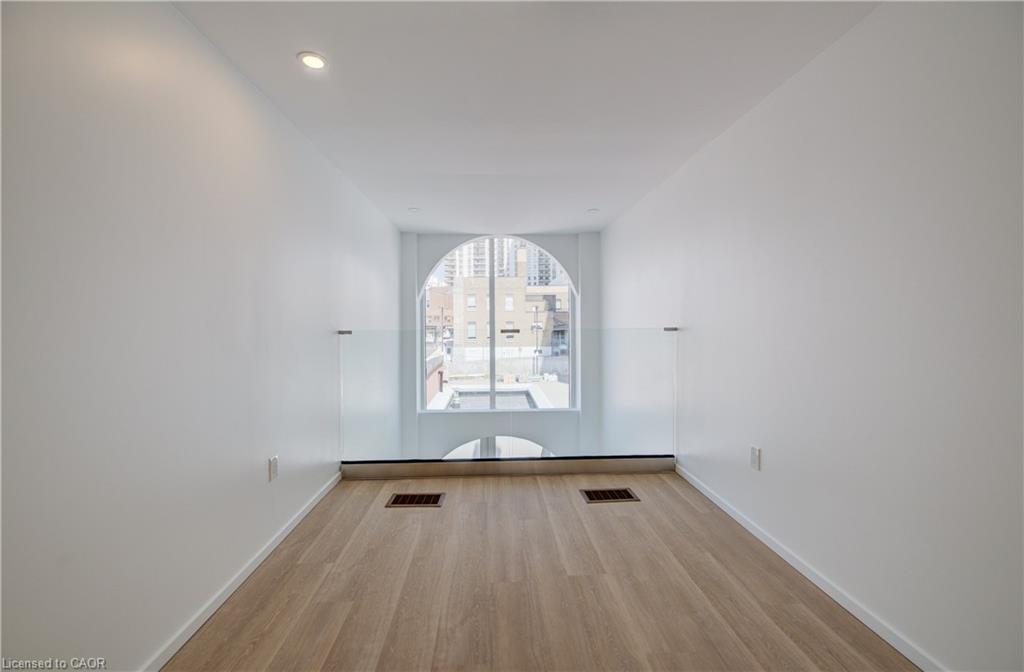 26 King Street E Property Photo 23