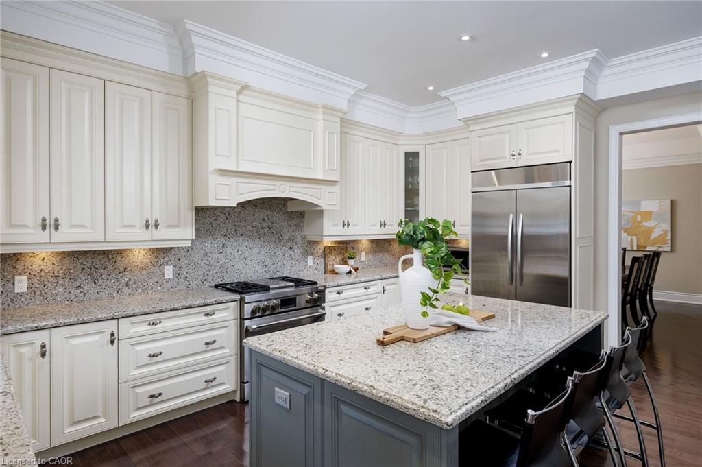 125 Paliser Court Property Photo 3