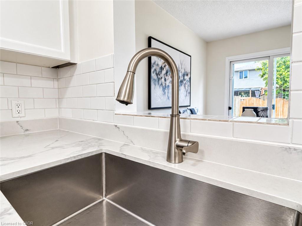 608 Royal Fern Street Property Photo 8
