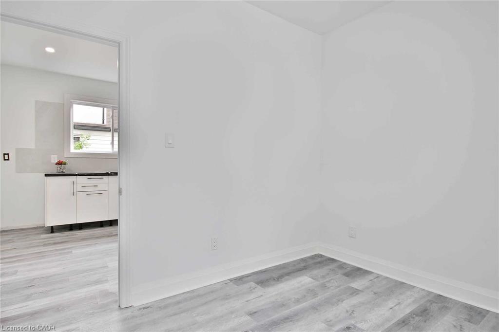549 Waterloo Street Property Photo 4