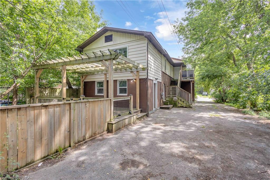 8 Victoria Street Property Photo 3