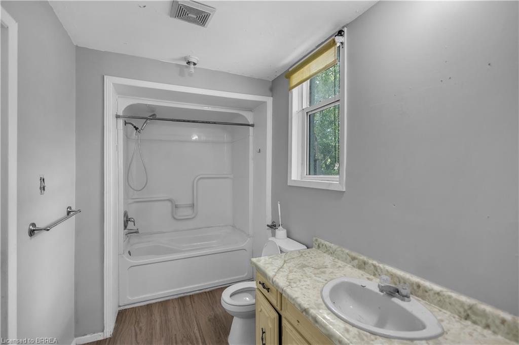 8 Victoria Street Property Photo 28