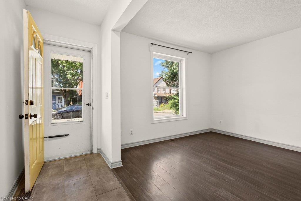 146 Barnesdale Avenue N Property Photo 4