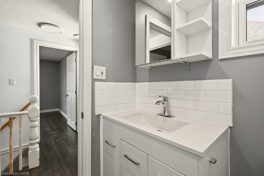 146 Barnesdale Avenue N Property Photo 28