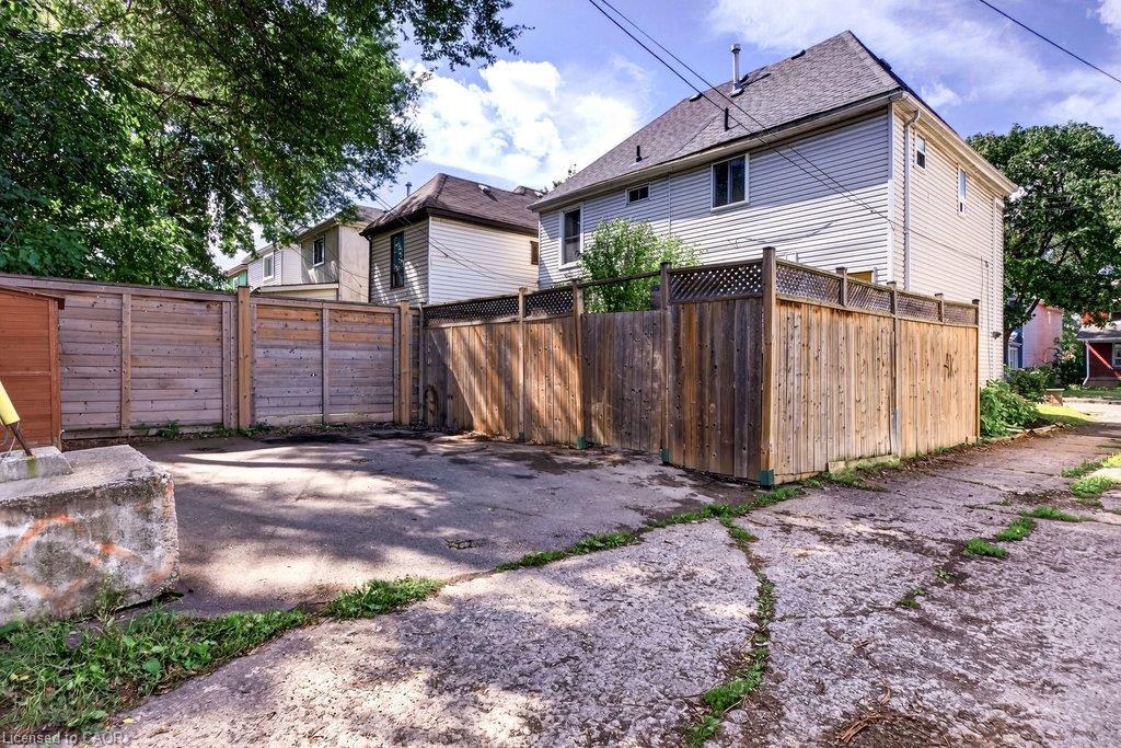 146 Barnesdale Avenue N Property Photo 33