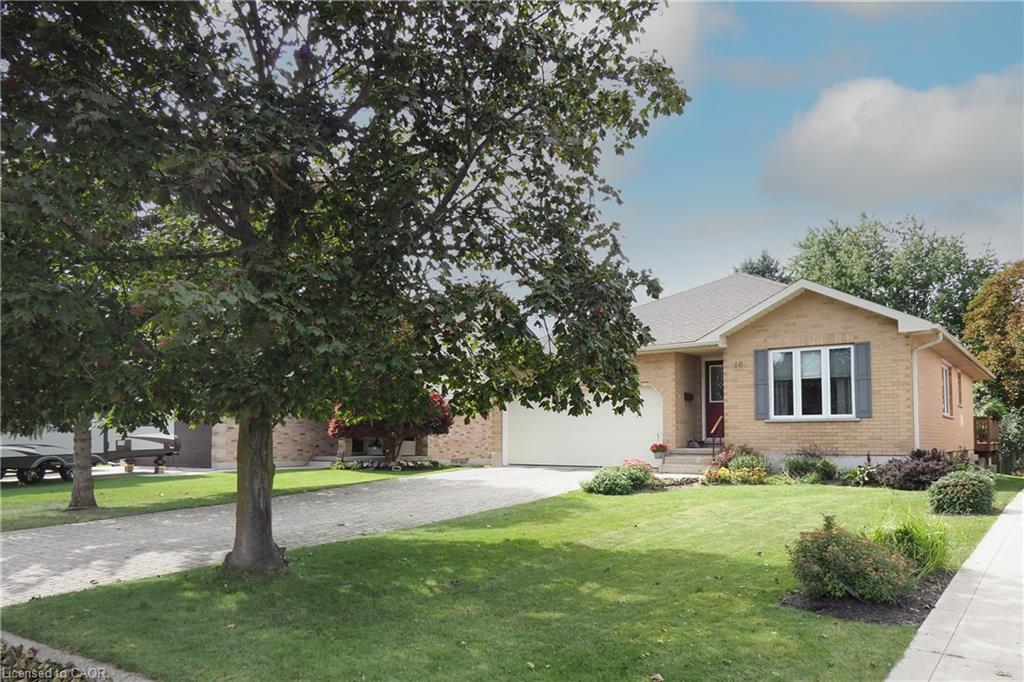 16 Maple Street Property Photo 2