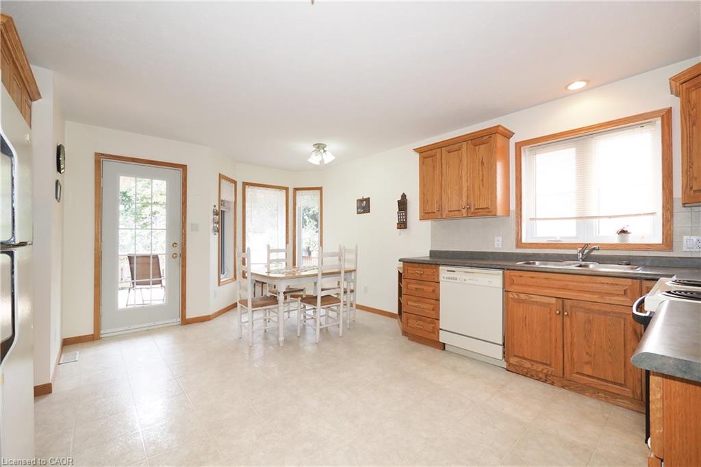 16 Maple Street Property Photo 15
