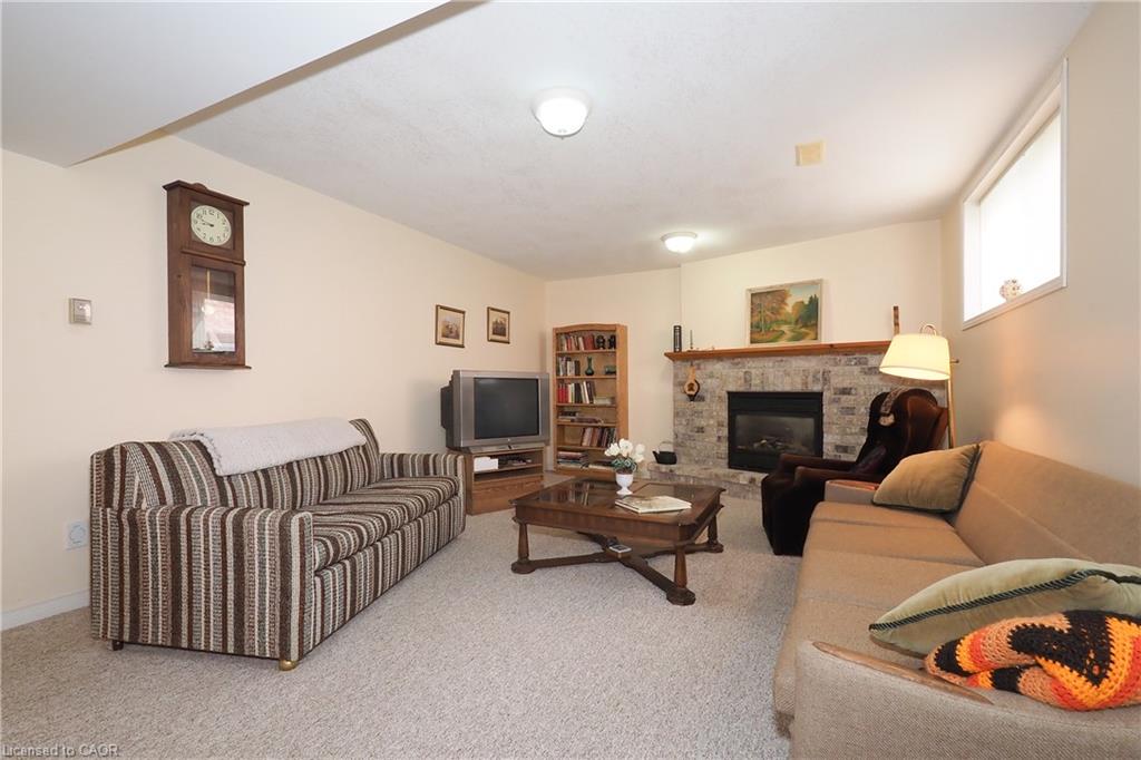 16 Maple Street Property Photo 32