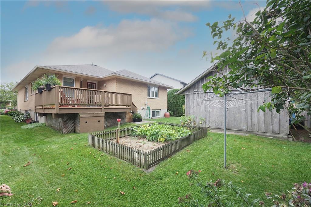 16 Maple Street Property Photo 41