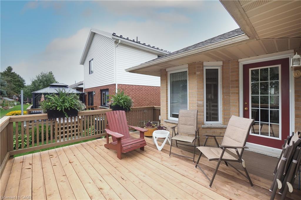 16 Maple Street Property Photo 43