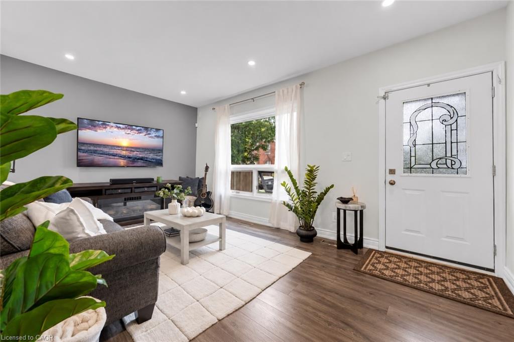 175 Wellington Street Property Photo 2
