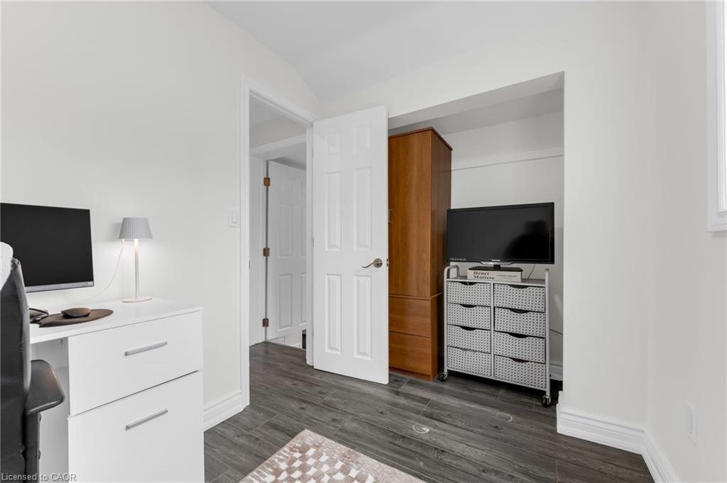 175 Wellington Street Property Photo 17