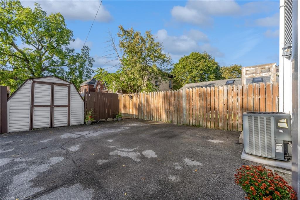 175 Wellington Street Property Photo 22