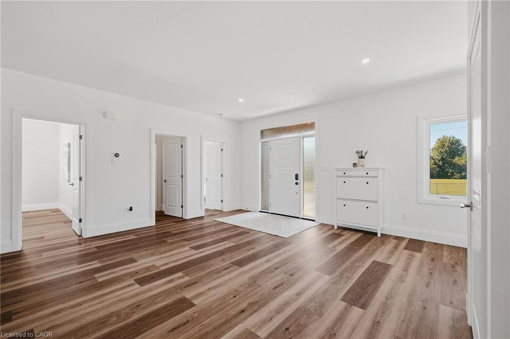 278 Grosvenor Street S Property Photo 6