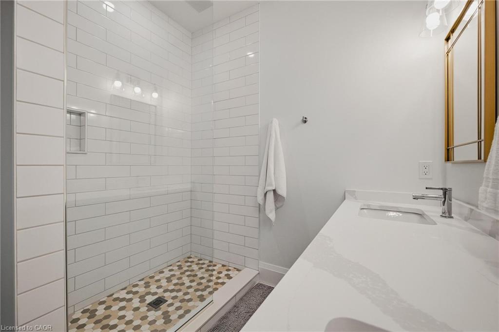 278 Grosvenor Street S Property Photo 30