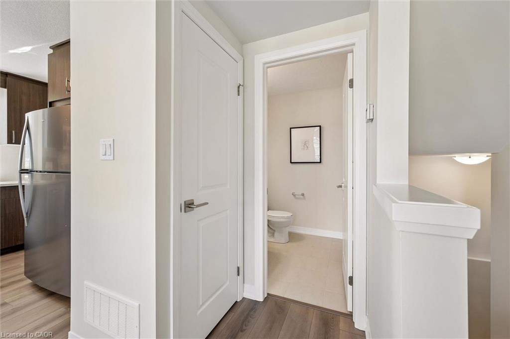 C050-525 Erinbrook Drive Property Photo 30