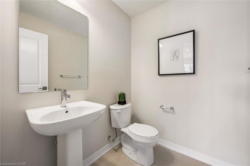 C050-525 Erinbrook Drive Property Photo 31