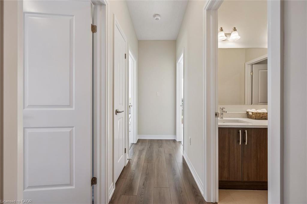 C050-525 Erinbrook Drive Property Photo 35