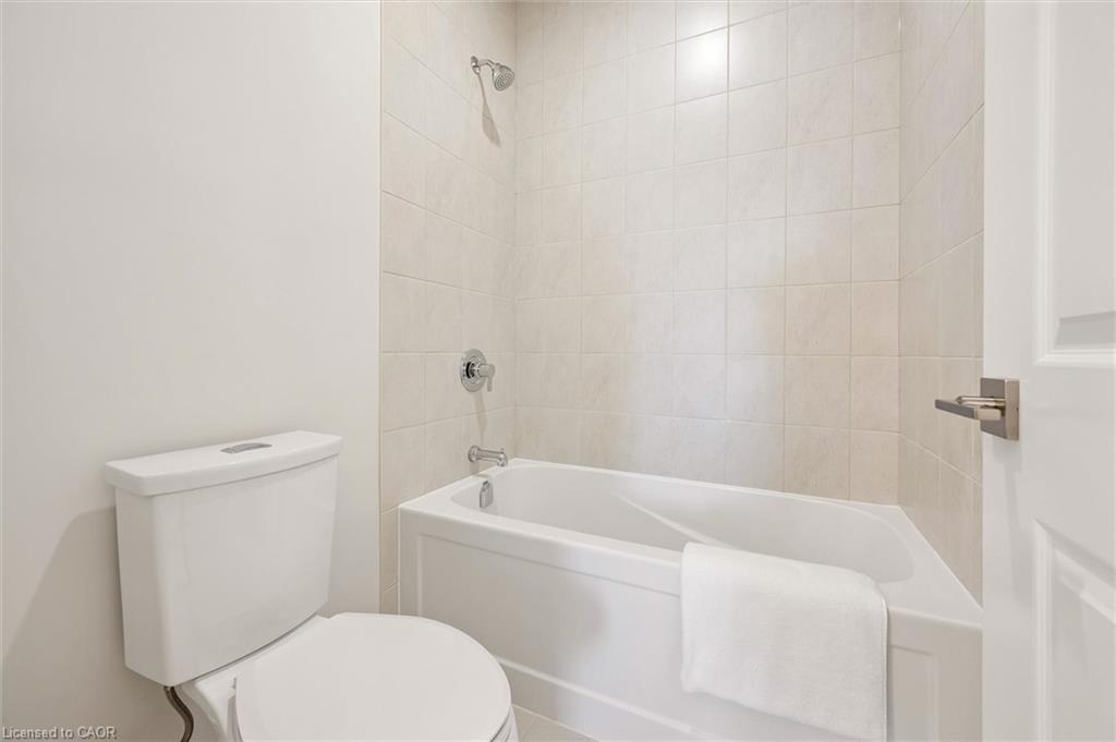 C050-525 Erinbrook Drive Property Photo 40