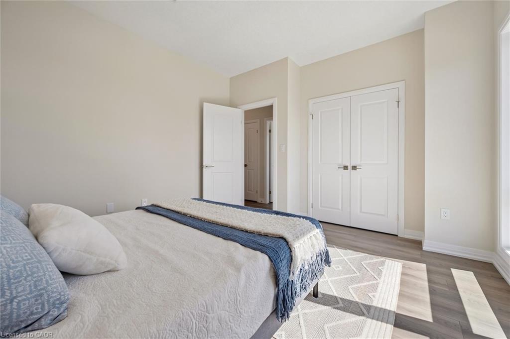 C050-525 Erinbrook Drive Property Photo 43
