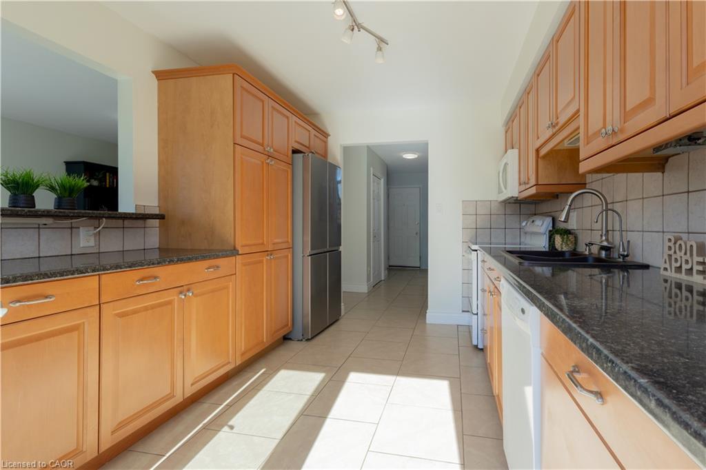 588 Drummerhill Crescent Property Photo 8