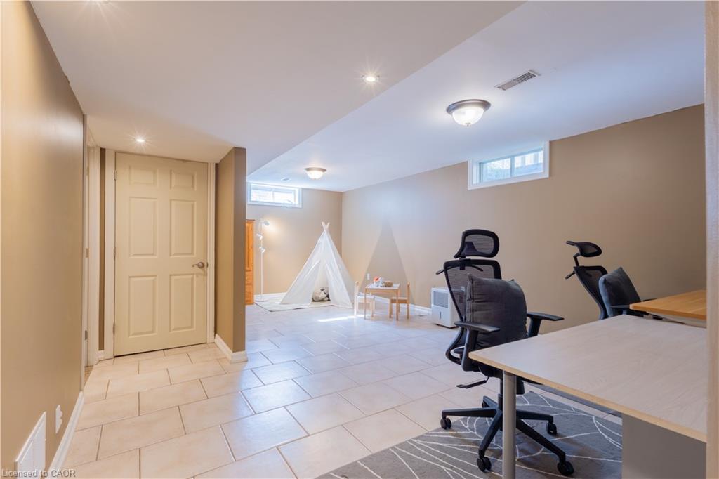 588 Drummerhill Crescent Property Photo 14
