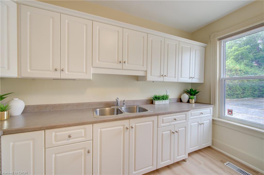 9 Salisbury Avenue Property Photo 14