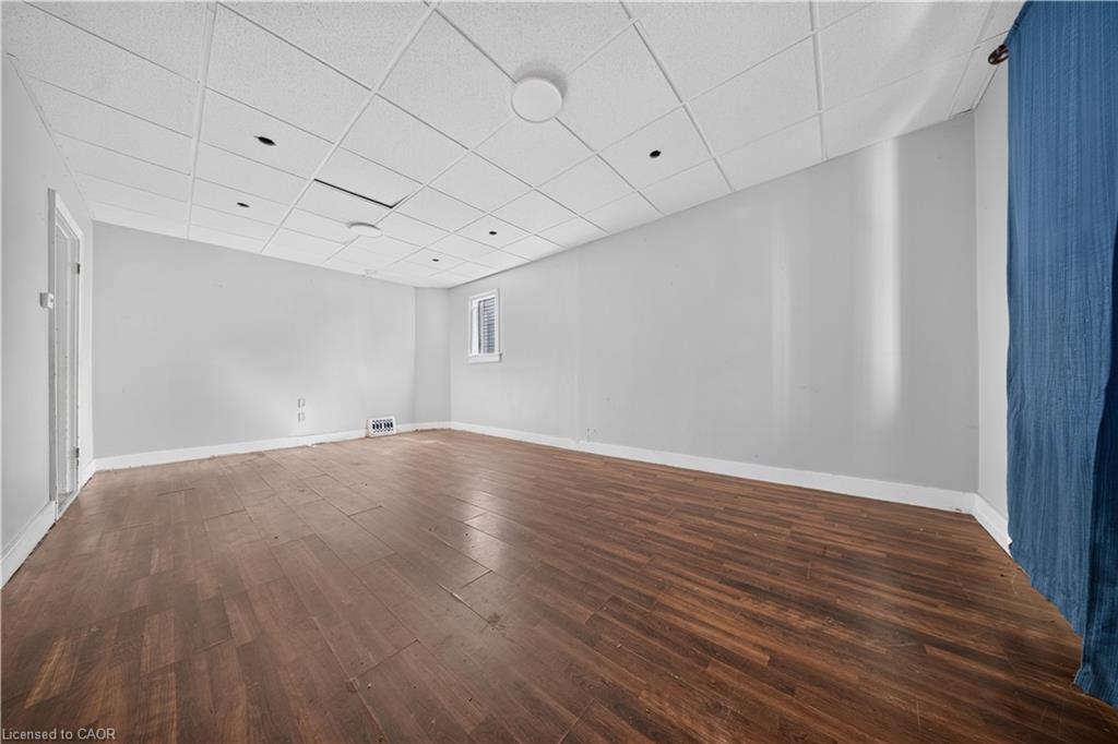 678 Albert Street W Property Photo 3