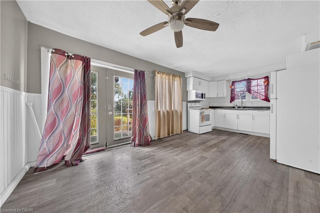 678 Albert Street W Property Photo 5