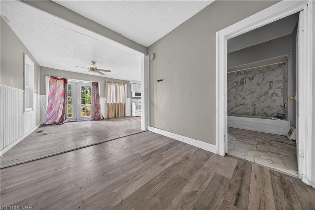 678 Albert Street W Property Photo 7
