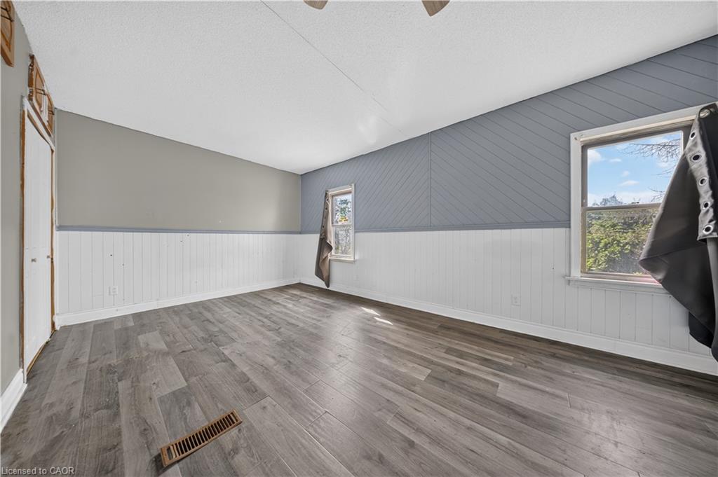 678 Albert Street W Property Photo 9