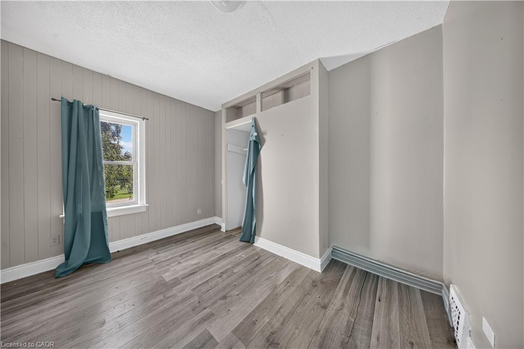 678 Albert Street W Property Photo 11