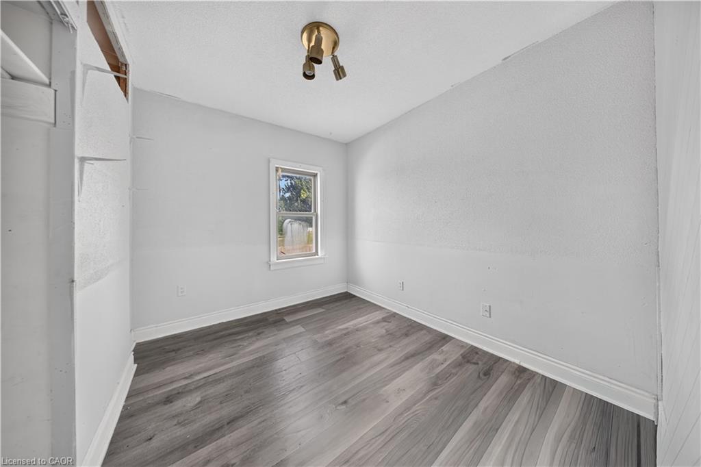 678 Albert Street W Property Photo 12